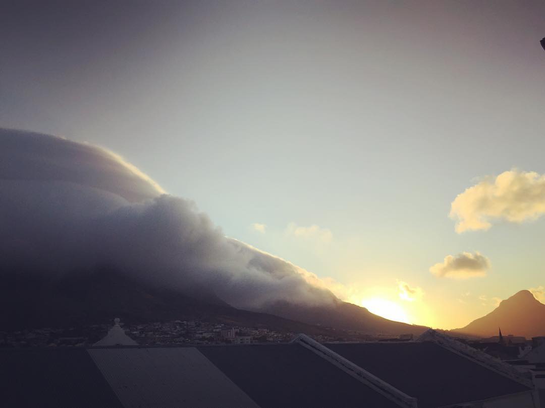 Cloud over, sun behind, Table Mountain