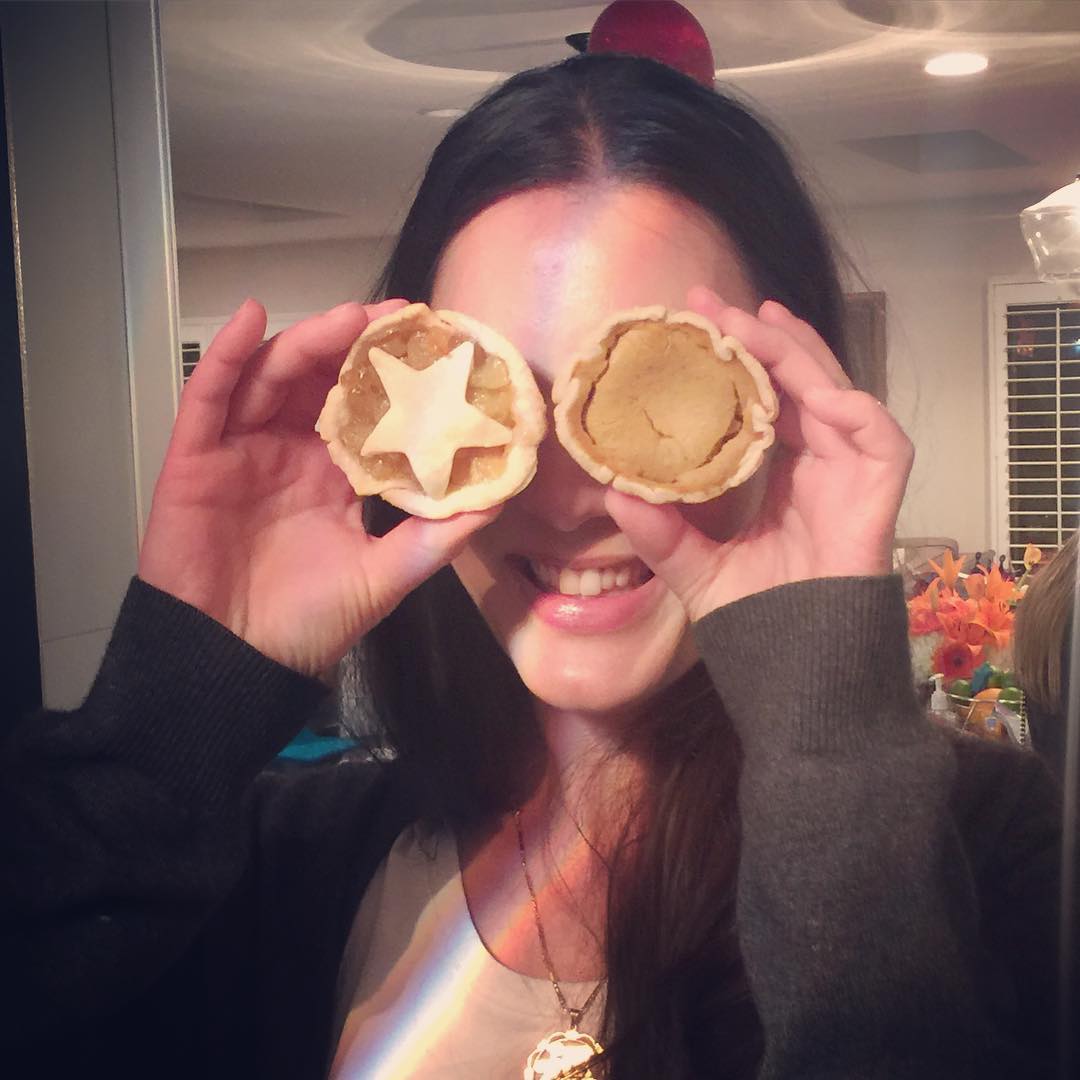 @akires is pretty happy about her mini pies.