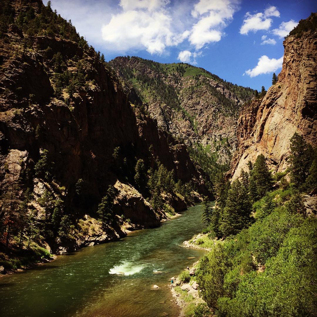 Absolutely ridiculously gorgeous canyon. Colorado is good at this. #colorado #canyon #blackcanyon #gunnisonriver #river