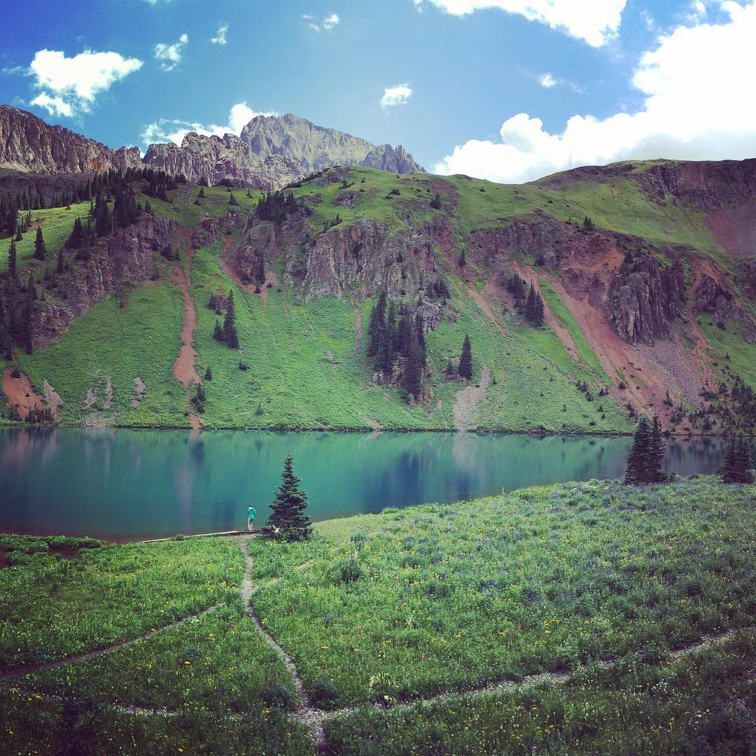 Worth the ascent. Stunning lake amongst dramatic cliffs/peaks. #bluelakes #lowerlake #colorado