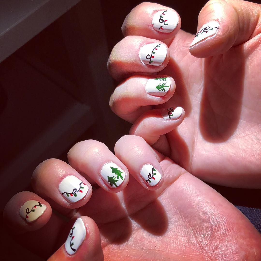@akires rocking dem self-painted christmas nails