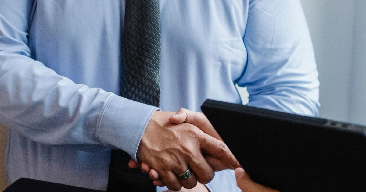 Two business people shaking hands after agreeing to work together
